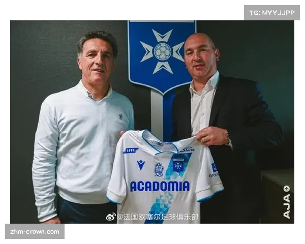 佩利西耶防线轮换储备充足,欧塞尔八名后卫出征客场应对密集赛程 佩利西耶防线轮换储备充足,欧塞尔八名后卫出征客场应对密集赛程